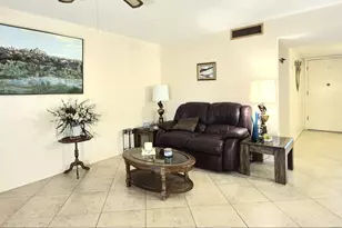 10618 W Caron Dr, Sun City, AZ 85351 - Photo 15