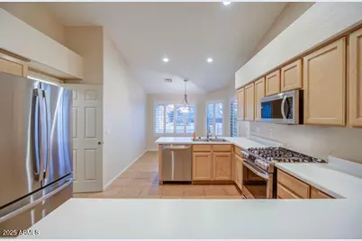 11001 W Yukon Drive, Peoria, AZ 85373 - Photo 5