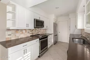 9871 W Country Club Ct, Sun City, AZ 85373 - Photo 15