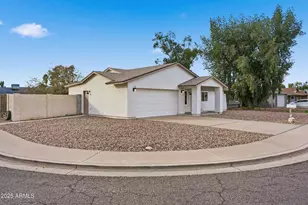 2901 W Muriel Dr, Phoenix, AZ 85053 - Photo 3