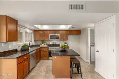 8056 N 31st Lane, Phoenix, AZ 85051 - Photo 9