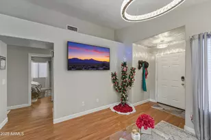 2105 E Robin Ln, Phoenix, AZ 85024 - Photo 15