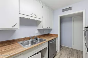 8201 E Whitton Ave, Scottsdale, AZ 85251 - Photo 13