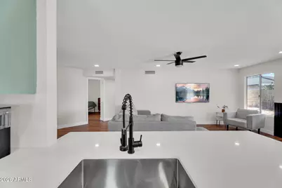 1639 E Aire Libre Avenue, Phoenix, AZ 85022 - Photo 11