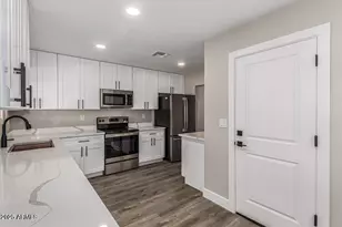 9938 W Willowcreek Circle, Sun City, AZ 85373 - Photo 11