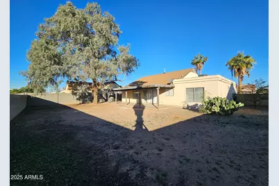 7027 W Cherry Hills Drive, Peoria, AZ 85345 - Photo 11