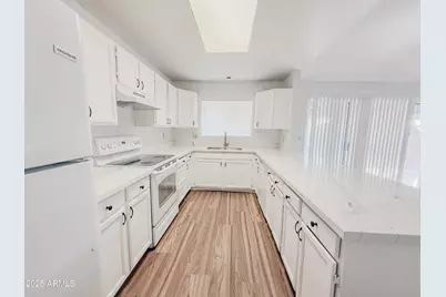 7027 W Cherry Hills Drive, Peoria, AZ 85345 - Photo 5