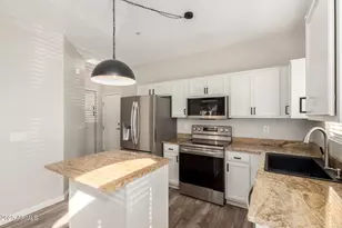 2725 E Mine Creek Rd, Phoenix, AZ 85024 - Photo 15