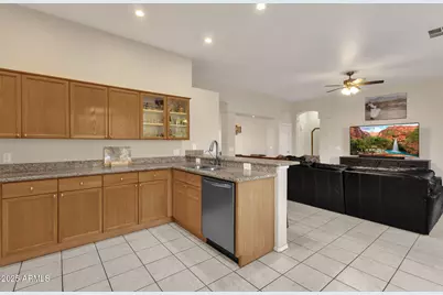 410 W Helena Drive, Phoenix, AZ 85023 - Photo 9