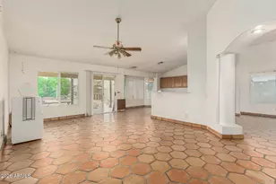 17511 N 85th Dr, Peoria, AZ 85382 - Photo 9