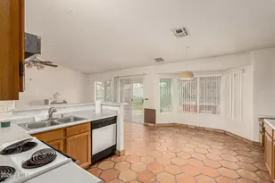 17511 N 85th Dr, Peoria, AZ 85382 - Photo 13