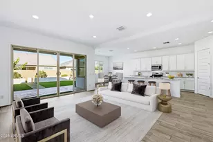 204 E Taurus Pl, Chandler, AZ 85249 - Photo 5