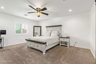 723 E Desert Drive S, Phoenix, AZ 85042 - Photo 17