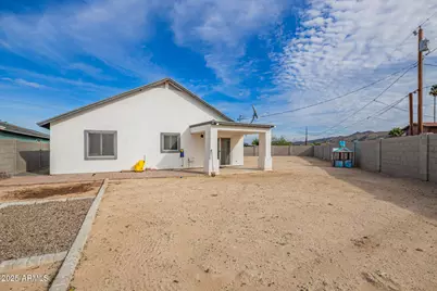 723 E Desert Drive S, Phoenix, AZ 85042 - Photo 31