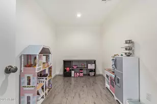 723 E Desert Dr S, Phoenix, AZ 85042 - Photo 7