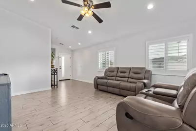 723 E Desert Drive S, Phoenix, AZ 85042 - Photo 11