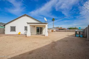 723 E Desert Dr S, Phoenix, AZ 85042 - Photo 33