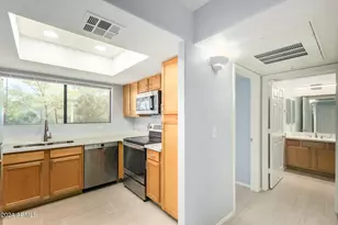 9990 N Scottsdale Rd, Paradise Valley, AZ 85253 - Photo 13