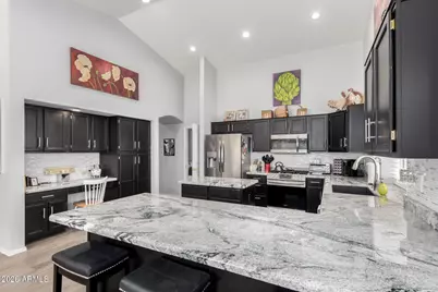 8935 W Kerry Lane, Peoria, AZ 85382 - Photo 5