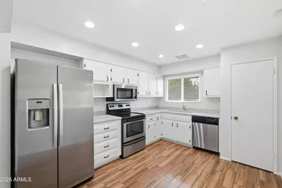 10331 W Twin Oaks Drive, Sun City, AZ 85351 - Photo 9