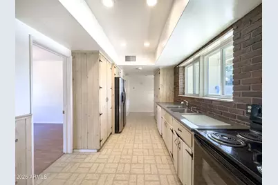 41 E Myrtle Avenue, Phoenix, AZ 85020 - Photo 11