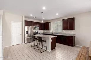 10402 W Louise Dr, Peoria, AZ 85383 - Photo 11