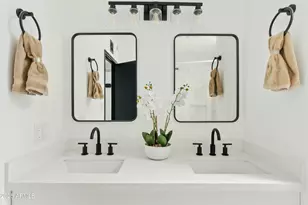 1302 W Golden Ln, Phoenix, AZ 85021 - Photo 17