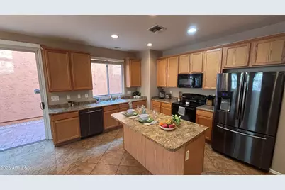 2014 N 77th Glen, Phoenix, AZ 85035 - Photo 7
