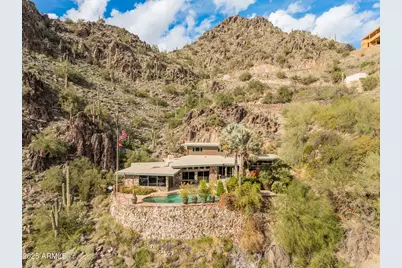 7310 N Highcliff Drive, Paradise Valley, AZ 85253 - Photo 1