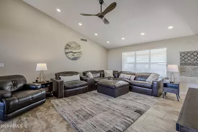 7813 E Nopal Avenue, Mesa, AZ 85209 - Photo 9