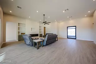 17735 W Dale Ln, Surprise, AZ 85387 - Photo 9