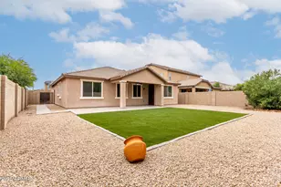 16128 W Desert Flower Dr, Goodyear, AZ 85395 - Photo 17