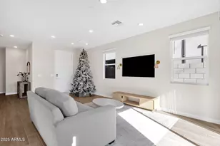 5823 E Rose Garden Ln, Phoenix, AZ 85054 - Photo 3