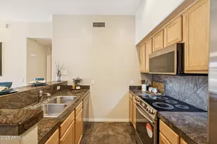 2989 N 44th St, Phoenix, AZ 85018 - Photo 9