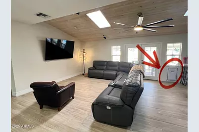 219 W Harmont Drive, Phoenix, AZ 85021 - Photo 9