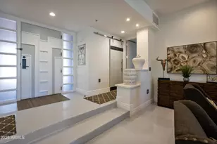 2802 E Camino Acequia Dr, Phoenix, AZ 85016 - Photo 3