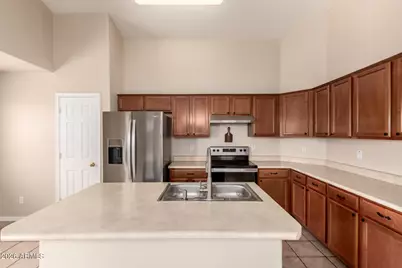 5609 S 31st Drive, Phoenix, AZ 85041 - Photo 11