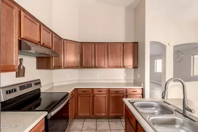 5609 S 31st Drive, Phoenix, AZ 85041 - Photo 13