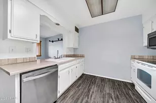 11017 W Thunderbird Blvd, Sun City, AZ 85351 - Photo 15