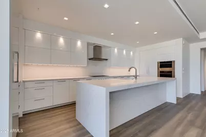 6587 N Palmeraie Boulevard #2011, Phoenix, AZ 85001 - Photo 11