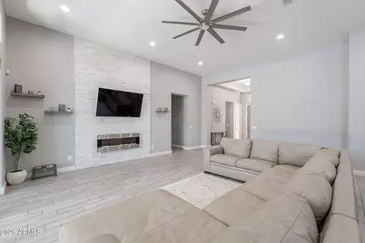 9345 W Robin Lane, Peoria, AZ 85383 - Photo 11