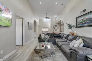 11333 N 92nd St, Scottsdale, AZ 85260 - Photo 9