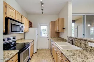 2929 W Yorkshire Dr, Phoenix, AZ 85027 - Photo 13