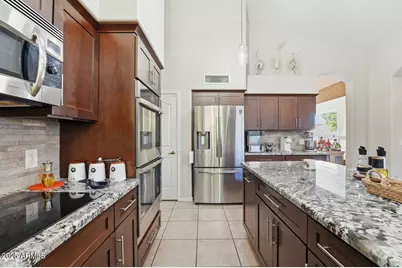 7150 W Dreyfus Drive, Peoria, AZ 85381 - Photo 11