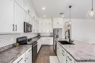 836 E Gary Ln, Phoenix, AZ 85042 - Photo 9