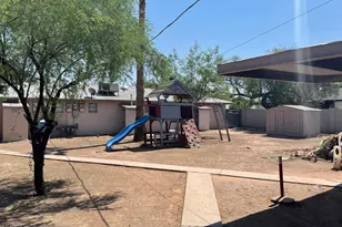 2242 N 29th Pl, Phoenix, AZ 85008 - Photo 19