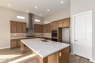 13647 W Crabapple Dr, Peoria, AZ 85383 - Photo 11