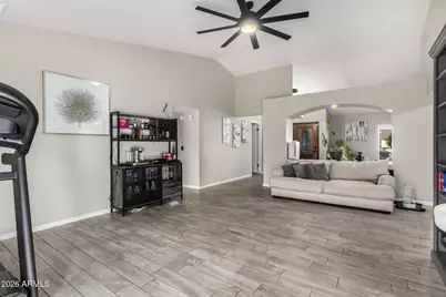 915 W Diamond Drive, Tempe, AZ 85283 - Photo 9