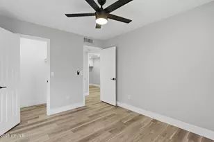 19048 N 37th Pl, Phoenix, AZ 85050 - Photo 9