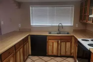 8010 W Westview Dr, Phoenix, AZ 85033 - Photo 9